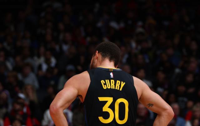 PP电子-36岁库里真老了?犯错遇里程悲,勇士胜率跌破五成