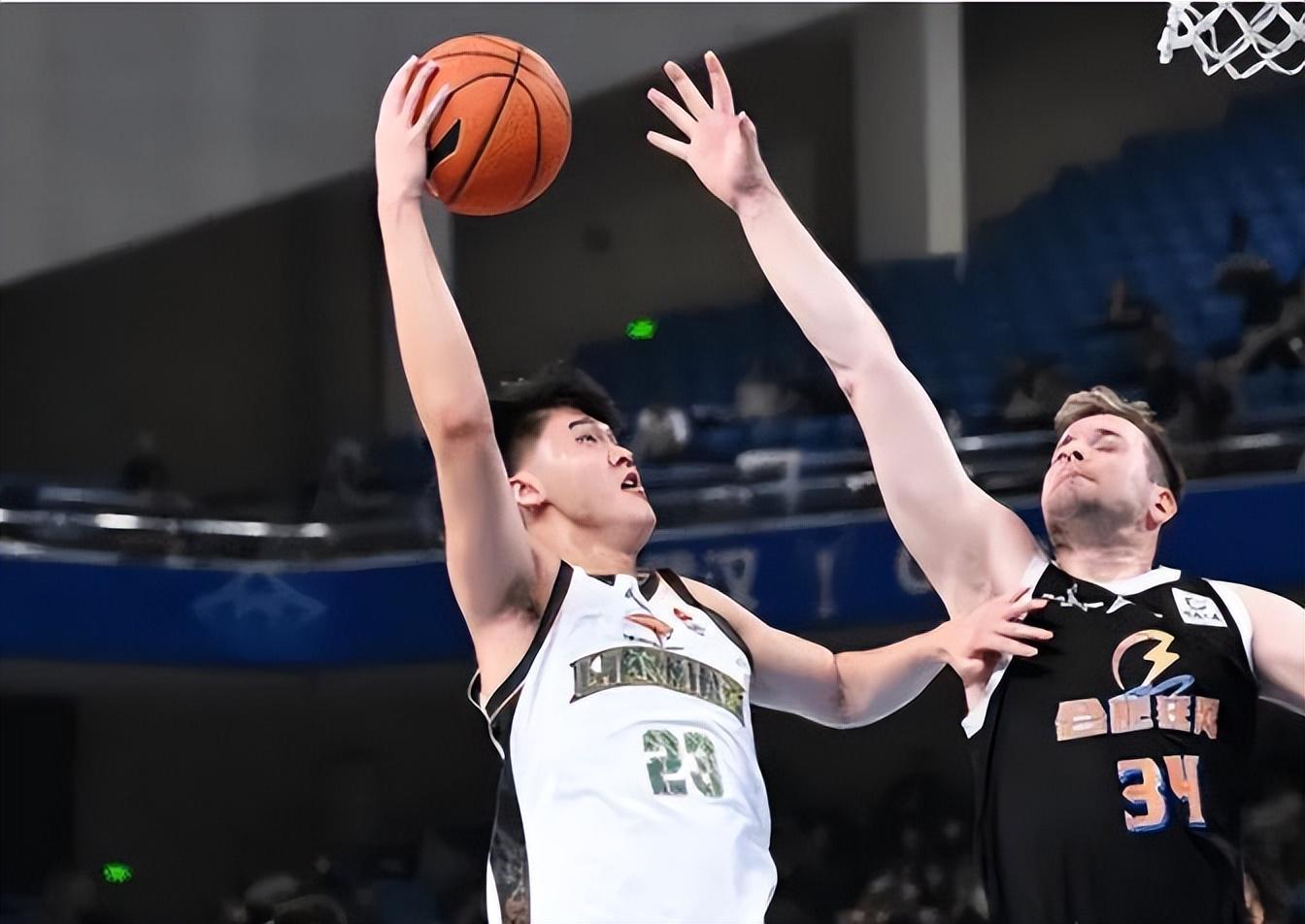 PP电子官网-辽宁男篮，昨晚比赛用了一名新人，表现不错，但很快又被换了下去