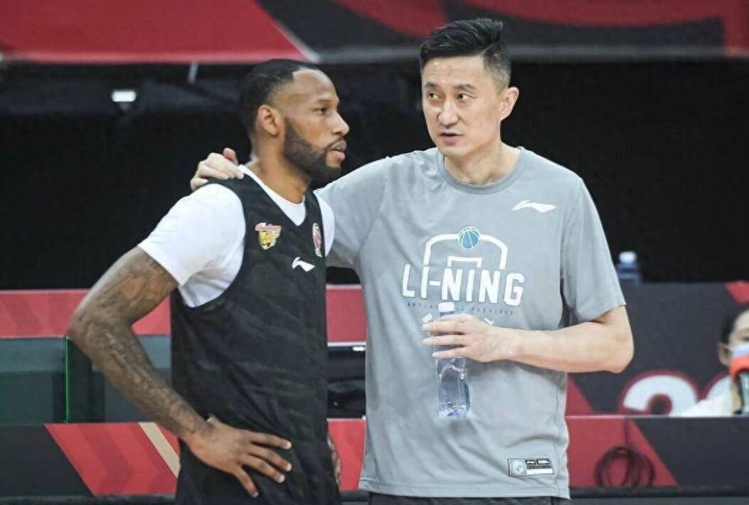 PP电子-广东男篮三冠功勋成为教练，上海外援回归困难，四川又成全华班